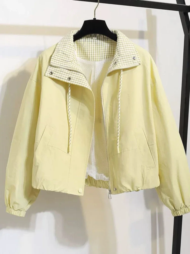 CHICMORE Jaket gaya minimalis dengan variasi saku unik dan lengan panjang wanita muda