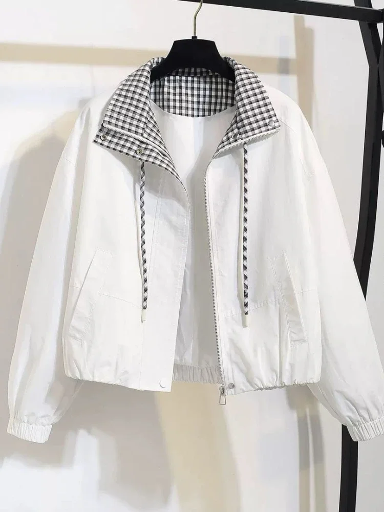 CHICMORE Jaket gaya minimalis dengan variasi saku unik dan lengan panjang wanita muda