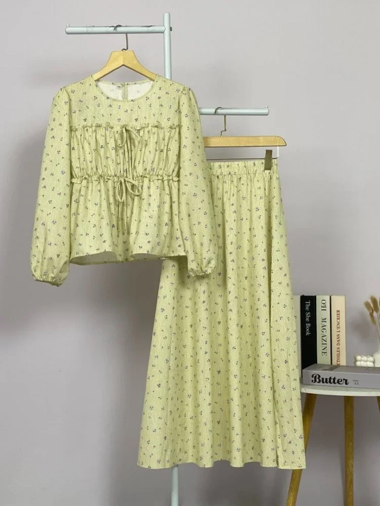 [DISKON KILAT]ASAYA Kemeja lengan panjang wanita modis dengan kerah bulat, dilengkapi detail pita, gaya korea dengan motif bunga dicetak dipadukan dengan rok panjang