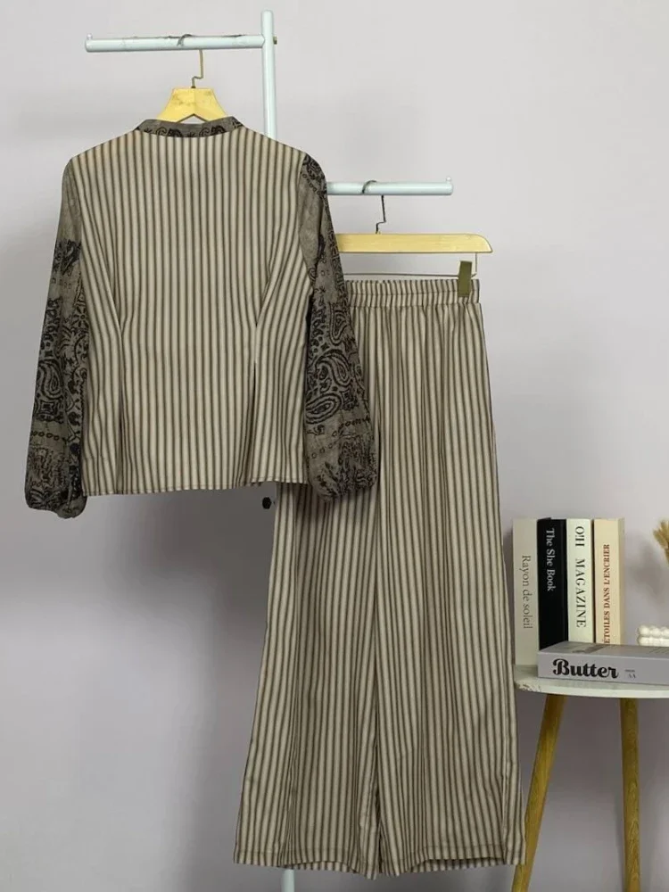 ASAYA Set dua potong wanita dengan atasan lengan panjang dan celana panjang, motif campuran retro dipadukan dengan motif garis