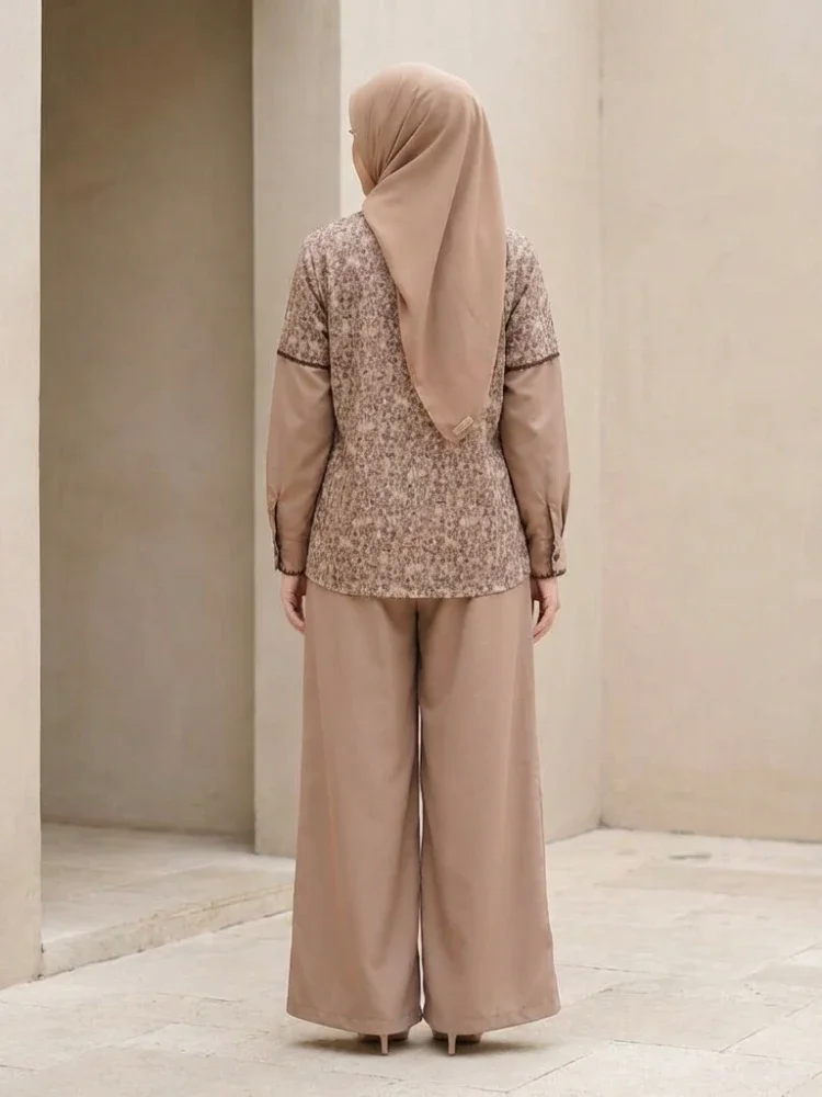CHICMORE Kaos palsu dua potongan desain cetak bergabung warna murni dengan renda dan aksesoris bordir dengan celana panjang