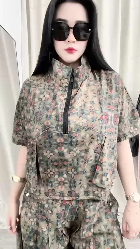 FADFAD Setelan dua potong longgar dengan motif cetak kerah tinggi dan celana wanita