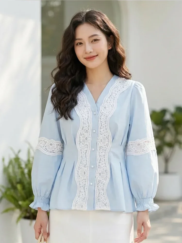 FADFAD Atasan wanita lengan panjang dengan desain bunga di bagian bahu dan pinggang pas.
