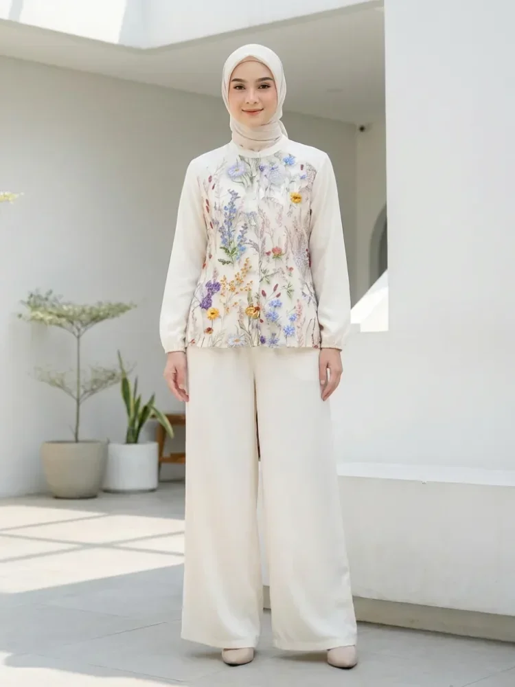 ASAYA Kemeja wanita dengan kombinasi pola bunga dan warna polos, gaya elegan dipadukan dengan celana panjang warna polos