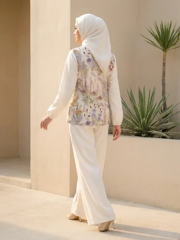 ASAYA Kemeja wanita dengan kombinasi pola bunga dan warna polos, gaya elegan dipadukan dengan celana panjang warna polos