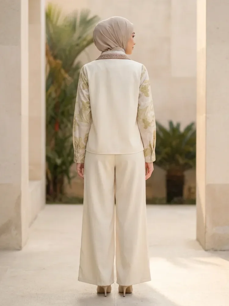 CHICMORE Setelan pakaian dengan atasan lengan panjang berkerah polo bermotif gabungan warna polos dengan aksen pita mewah dan celana panjang warna polos