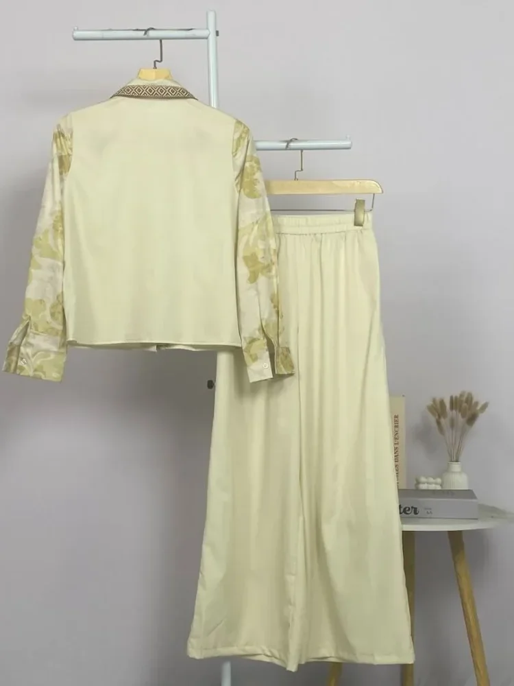 CHICMORE Setelan pakaian dengan atasan lengan panjang berkerah polo bermotif gabungan warna polos dengan aksen pita mewah dan celana panjang warna polos