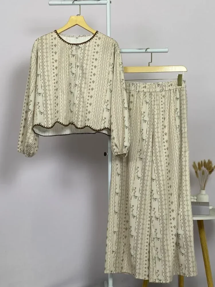 ASAYA Atasan lengan panjang bermotif dengan desain tepi bawah tidak teratur dan pita houndstooth dipadukan dengan celana panjang bermotif