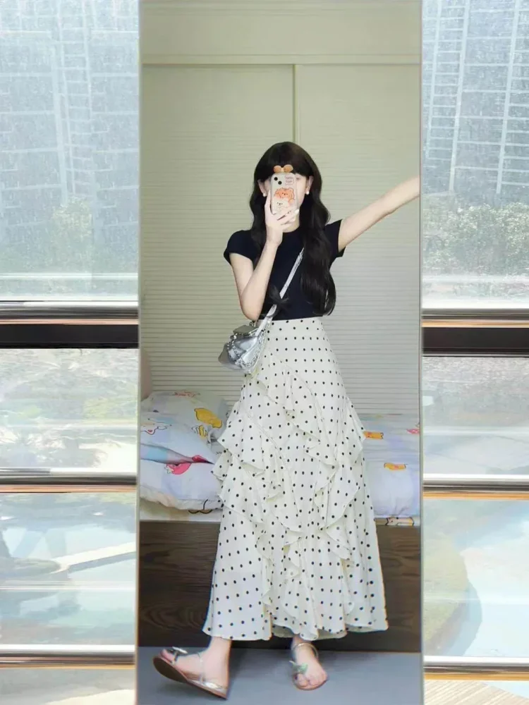 FADFAD Setelan dua potong atasan warna polos lengan pendek dan rok maxi motif polkadot