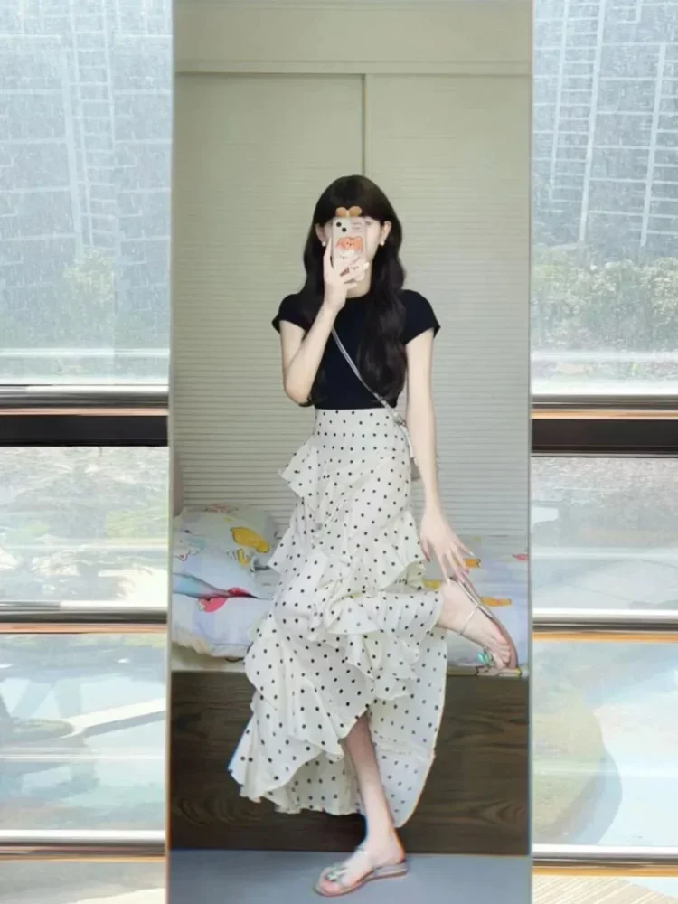 FADFAD Setelan dua potong atasan warna polos lengan pendek dan rok maxi motif polkadot