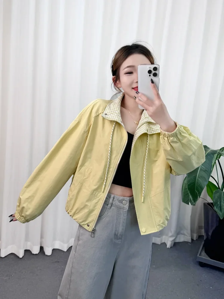 CHICMORE Jaket gaya minimalis dengan variasi saku unik dan lengan panjang wanita muda