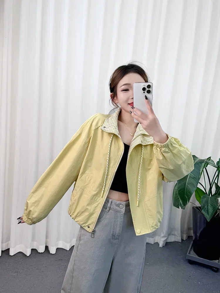 CHICMORE Jaket gaya minimalis dengan variasi saku unik dan lengan panjang wanita muda