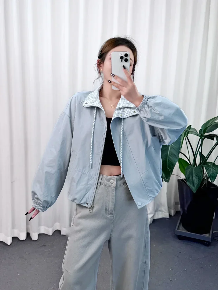 CHICMORE Jaket gaya minimalis dengan variasi saku unik dan lengan panjang wanita muda