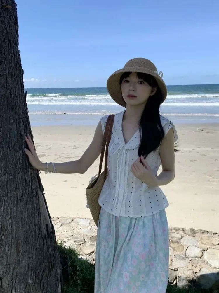 CHICMORE Atasan wanita gaya korea tanpa lengan motif polkadot dengan kerah v neck trendi