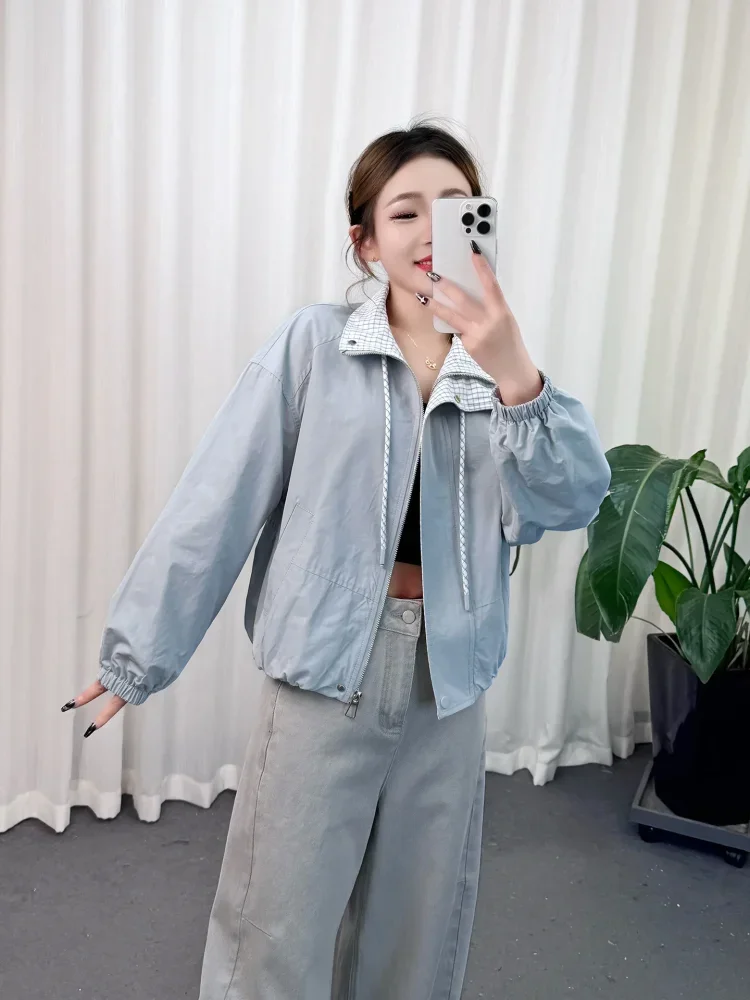 CHICMORE Jaket gaya minimalis dengan variasi saku unik dan lengan panjang wanita muda