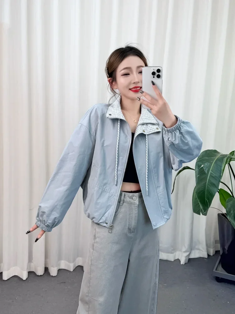 CHICMORE Jaket gaya minimalis dengan variasi saku unik dan lengan panjang wanita muda