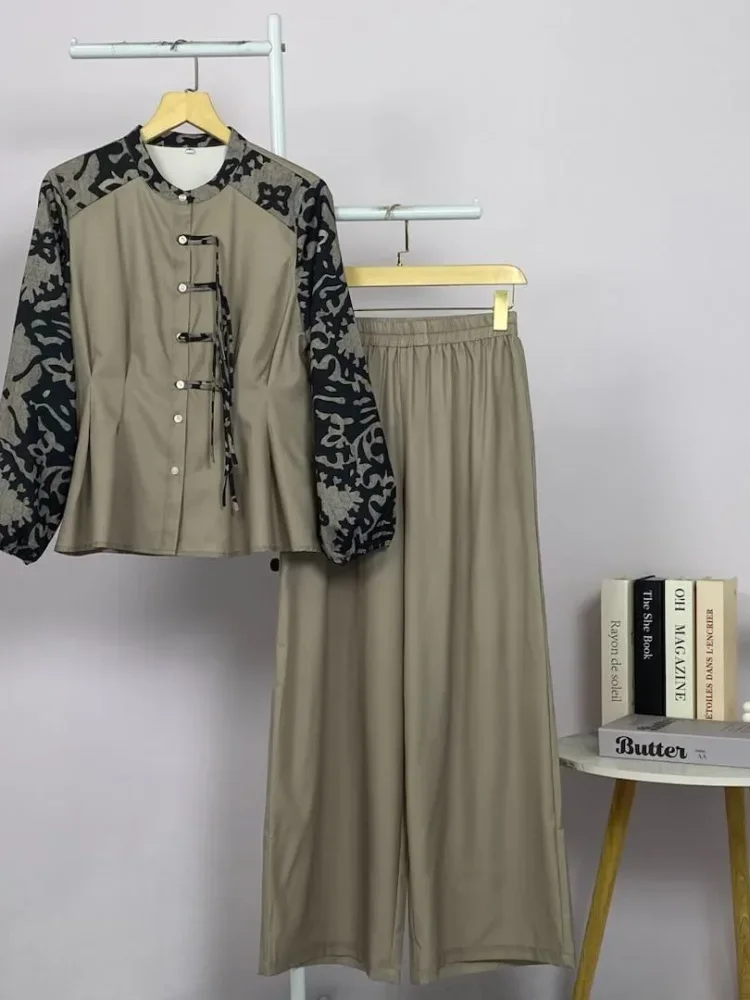 ASAYA Setelan kemeja lengan panjang dan celana panjang wanita dengan desain cetakan patchwork dan kancing buatan tangan