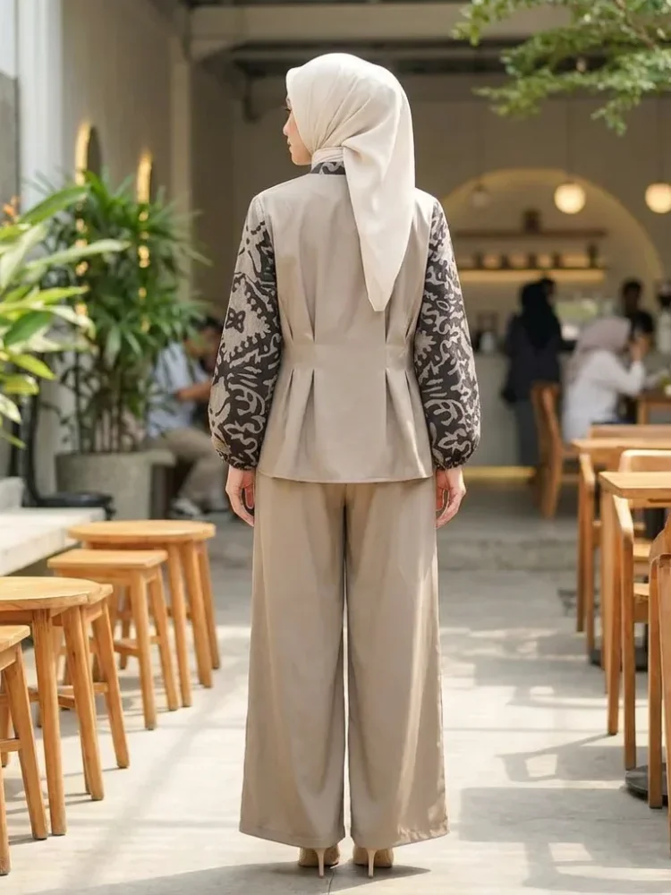 ASAYA Setelan kemeja lengan panjang dan celana panjang wanita dengan desain cetakan patchwork dan kancing buatan tangan