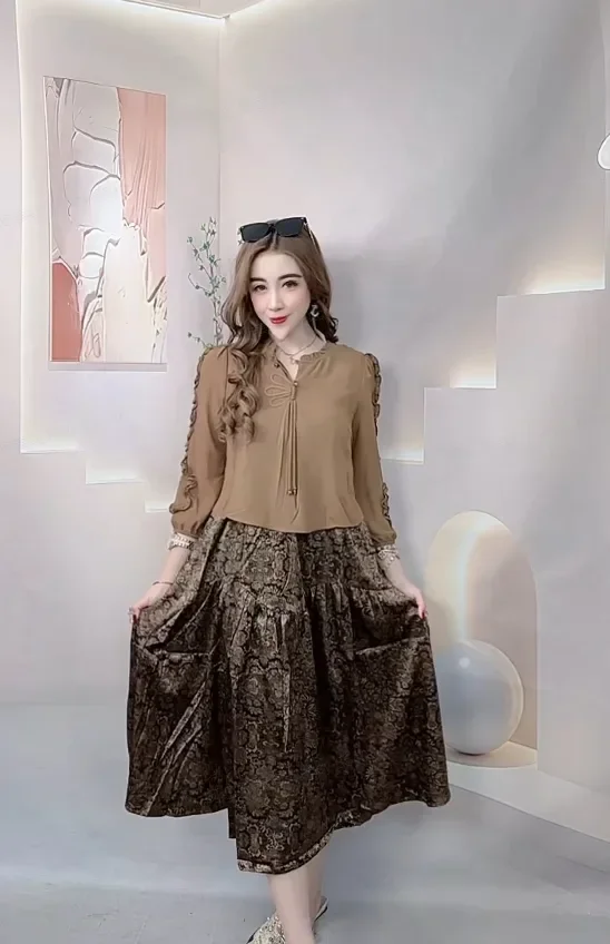 FADFAD Gaun dua potong palsu dengan lengan tiga perempat dan rok midi
