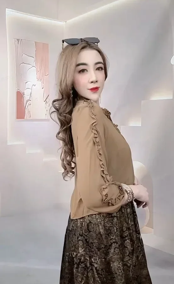FADFAD Gaun dua potong palsu dengan lengan tiga perempat dan rok midi