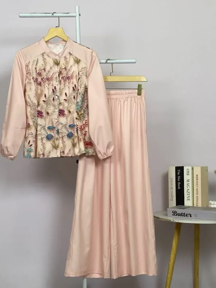 ASAYA Kemeja wanita dengan kombinasi pola bunga dan warna polos, gaya elegan dipadukan dengan celana panjang warna polos