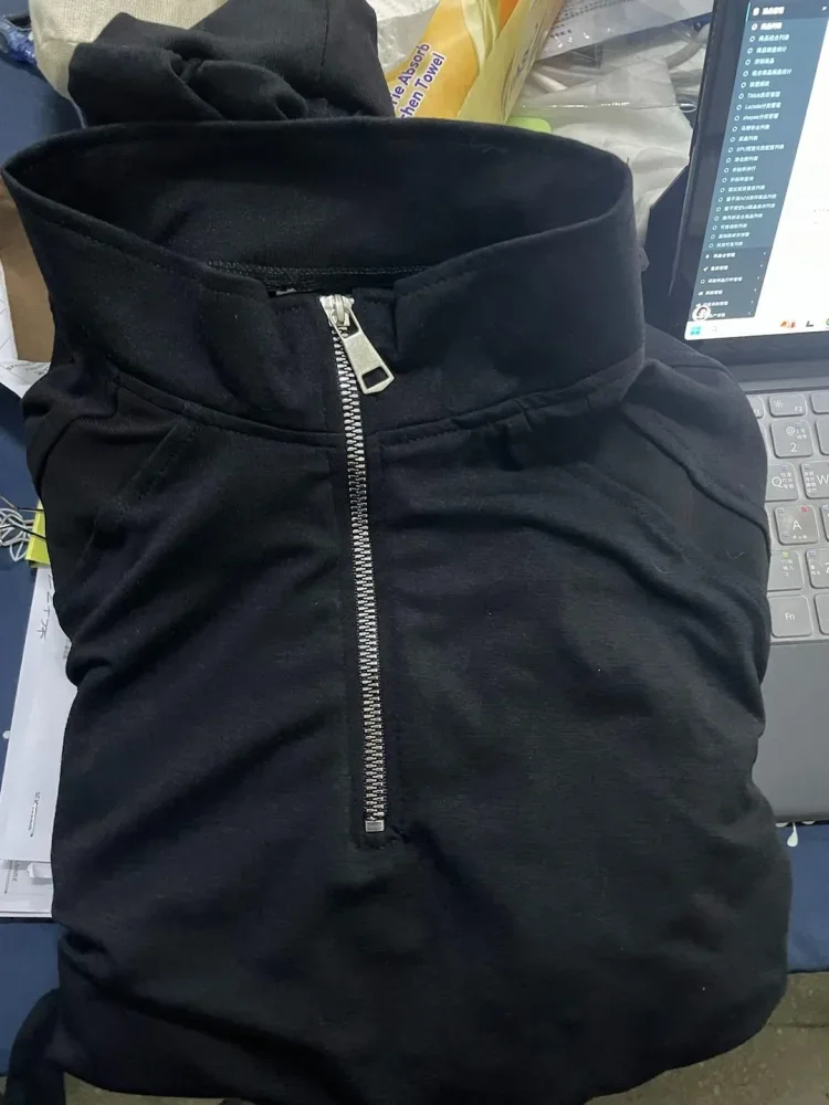 CHICMORE Kaos bergaya dengan desain unik dan resleting baru yang modis.