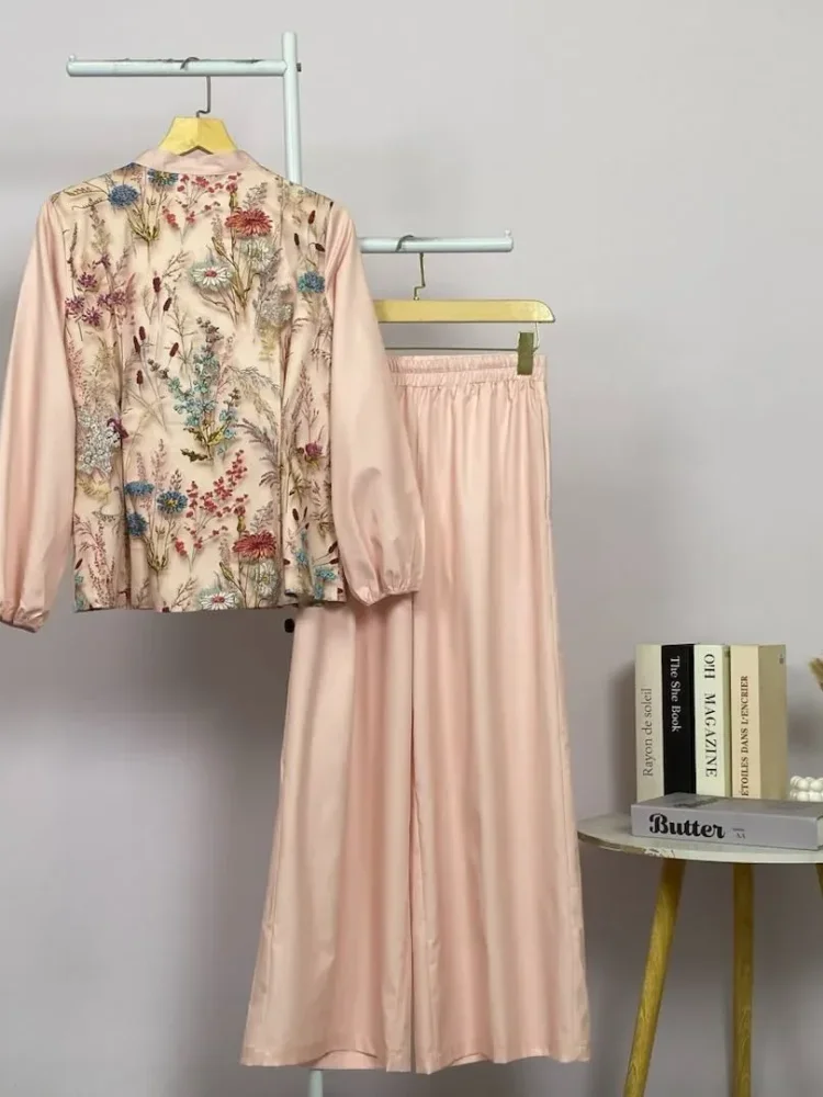 ASAYA Kemeja wanita dengan kombinasi pola bunga dan warna polos, gaya elegan dipadukan dengan celana panjang warna polos