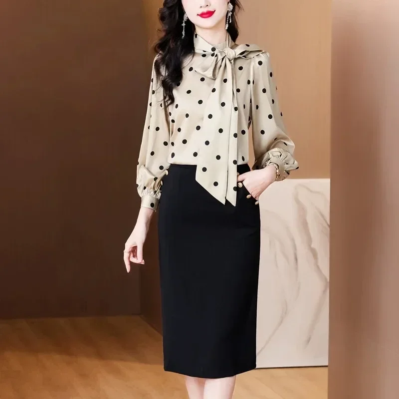 FADFAD Blouse lengan panjang motif polkadot dan kerah neck tie