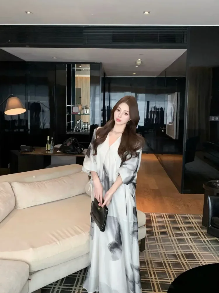CHICMORE Gaun kerah v neck motif cetak bergaya elegan feminine baru