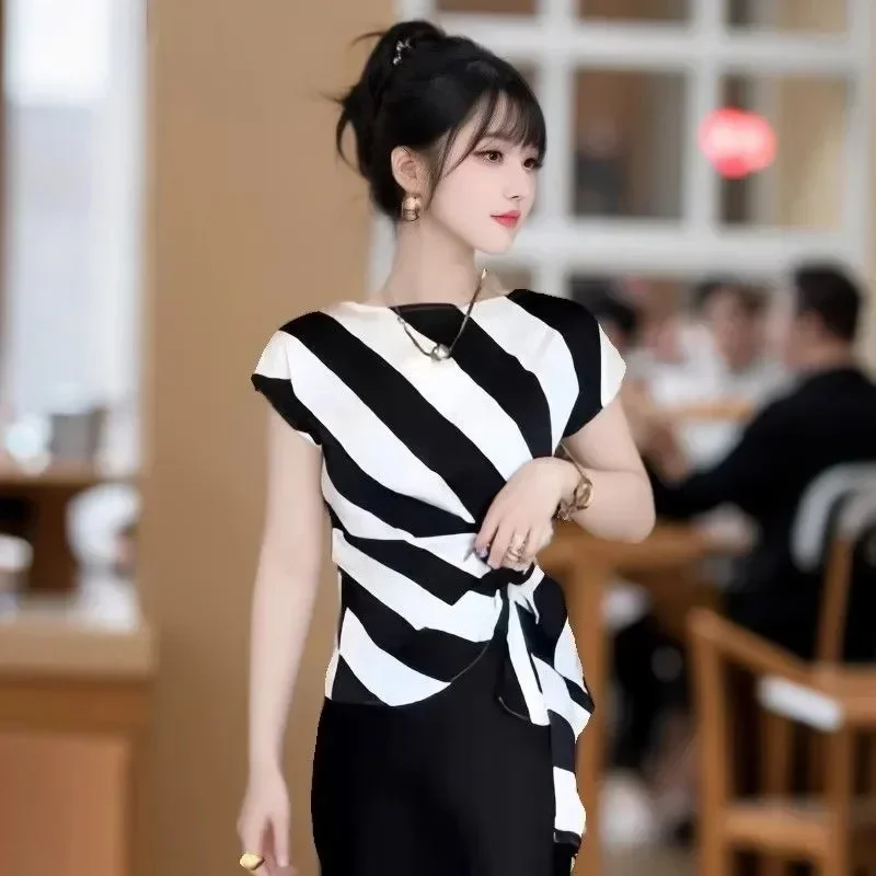 FADFAD Setelan dua potong gaya elegan kelas atas dengan atasan warna kontras dan rok kaki lebar