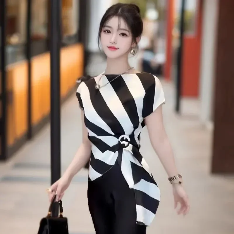 FADFAD Setelan dua potong gaya elegan kelas atas dengan atasan warna kontras dan rok kaki lebar