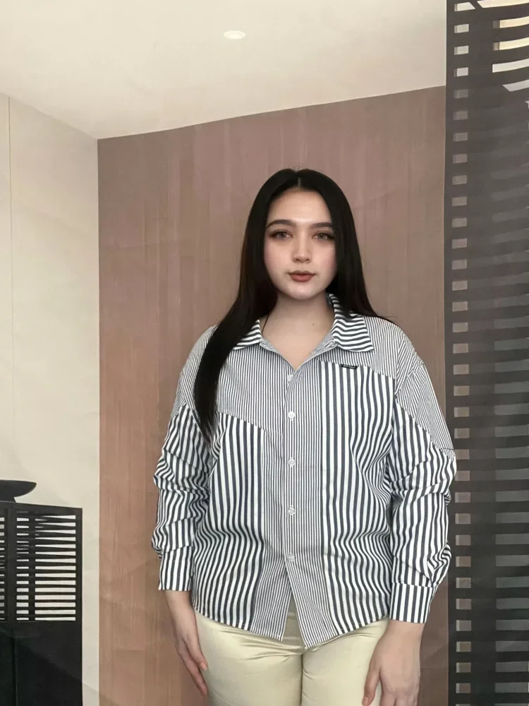 FADFAD Atasan kemeja longgar gaya baru dan bermotif garis garis wanita