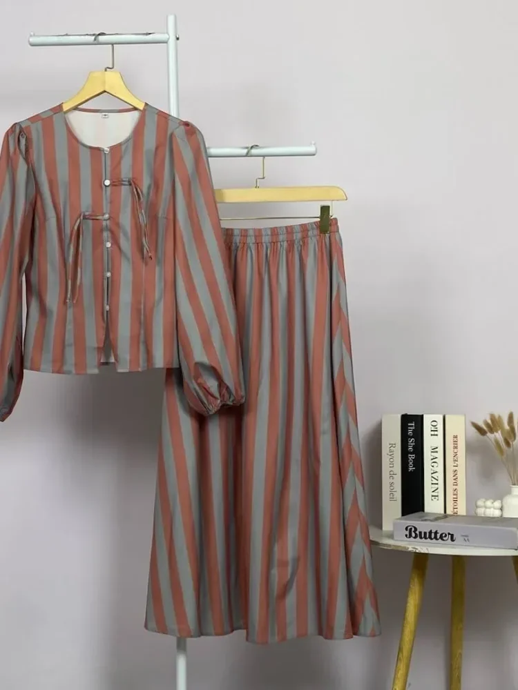 ASAYA Setelan wanita bergaya retro, atasan lengan panjang dengan kancing buatan tangan dipadukan dengan rok model a-line yang stylish