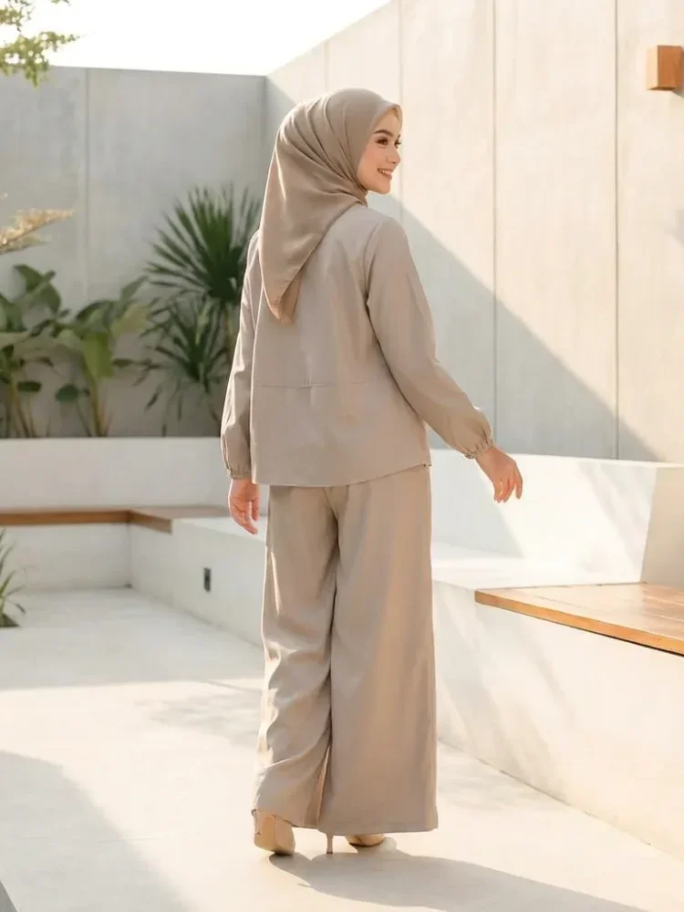 ASAYA Atasan lengan panjang wanita dengan desain tak beraturan dan motif yang sedang tren dipadukan dengan celana polos