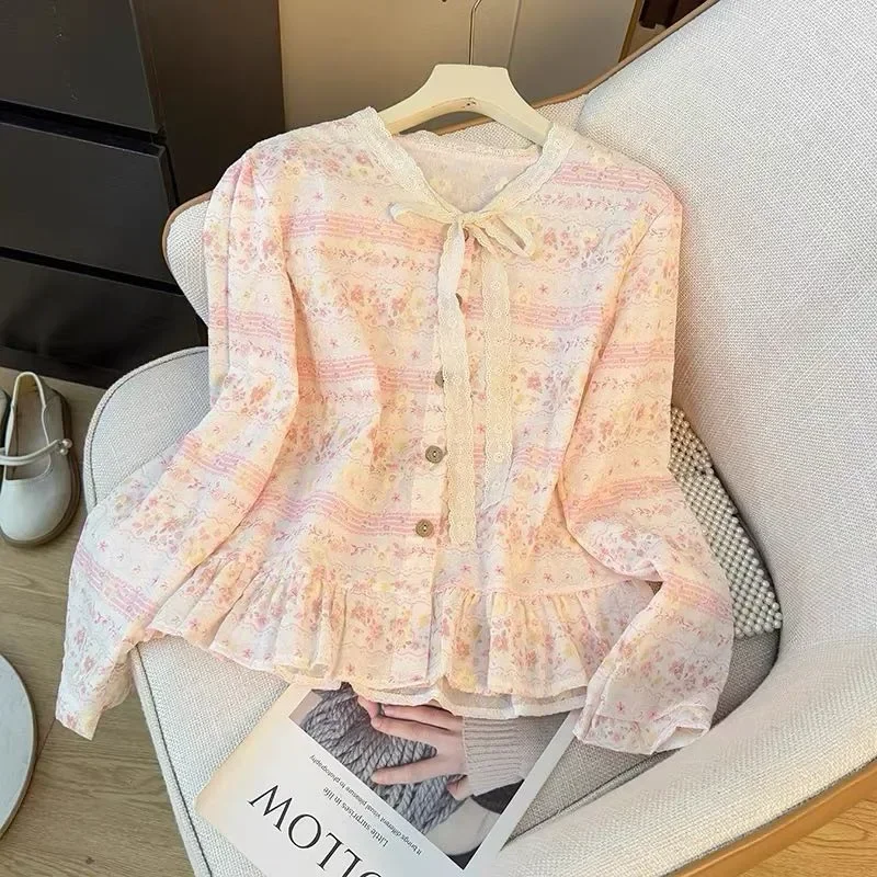 CHICMORE Atasan wanita berkancing dengan motif bunga cantik