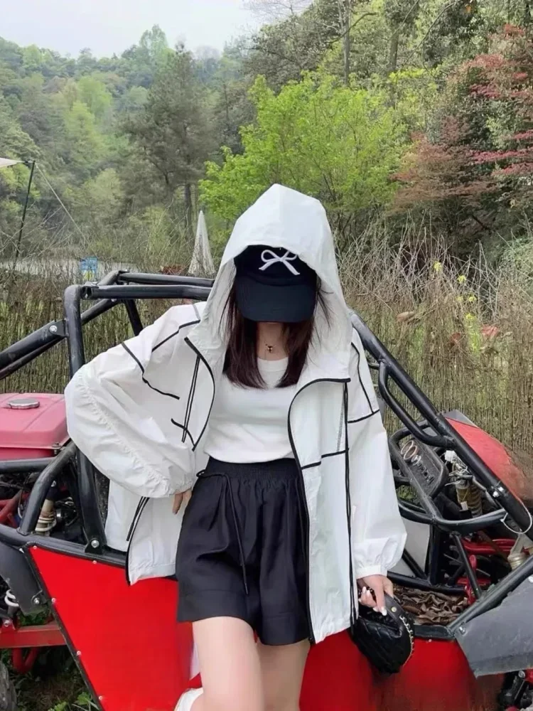 CHICMORE Jaket windbreaker wanita dengan korean style