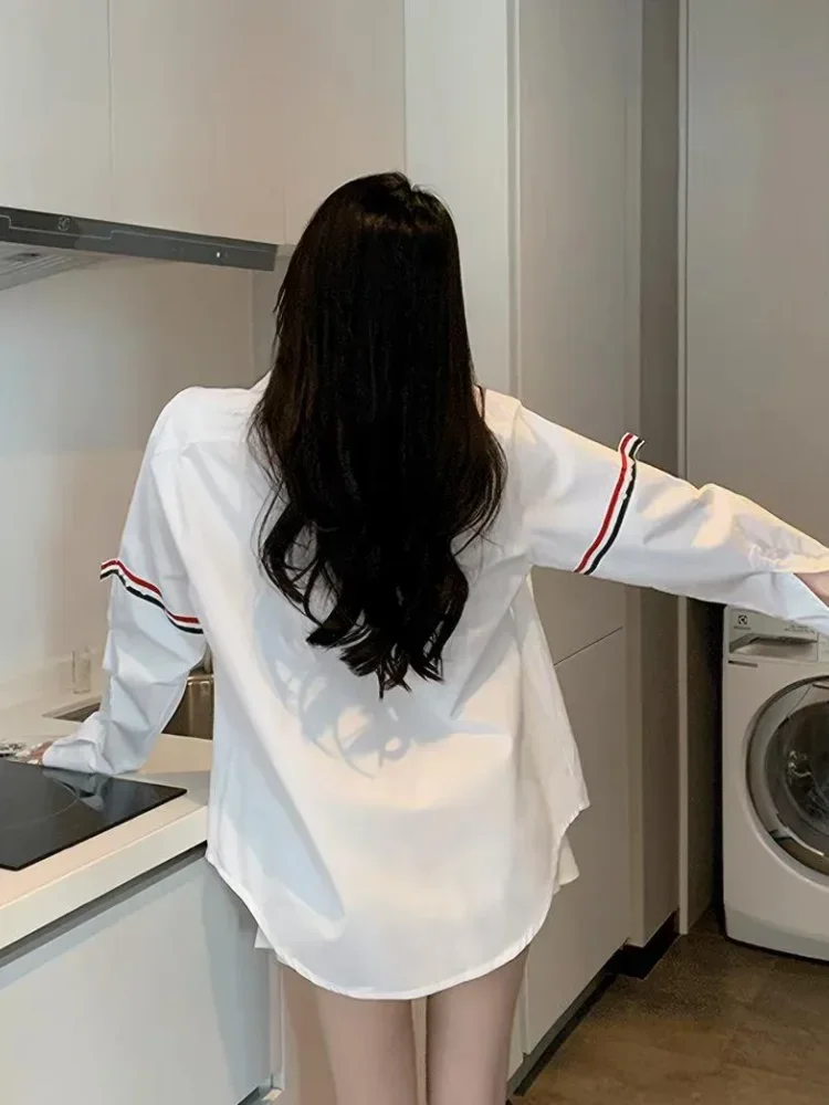 CHICMORE Atasan kemeja dengan kancing sebaris gaya kasual wanita stylish