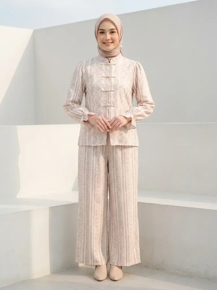 ASAYA Setelan wanita bermotif minimalis dengan lengan model *flared* dan detail renda