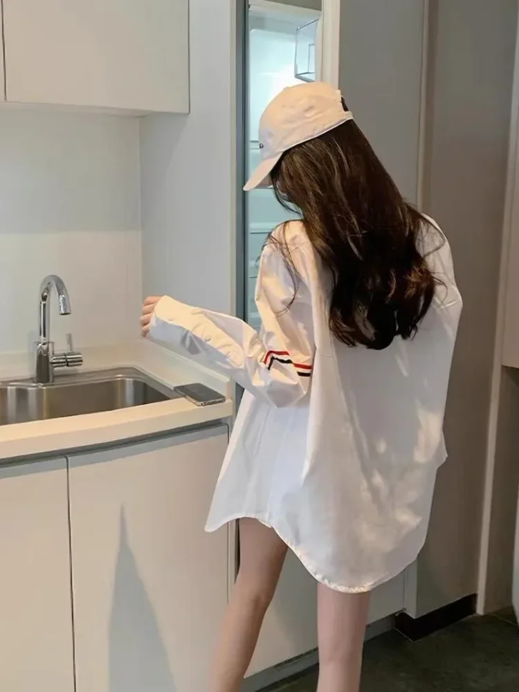 CHICMORE Atasan kemeja dengan kancing sebaris gaya kasual wanita stylish