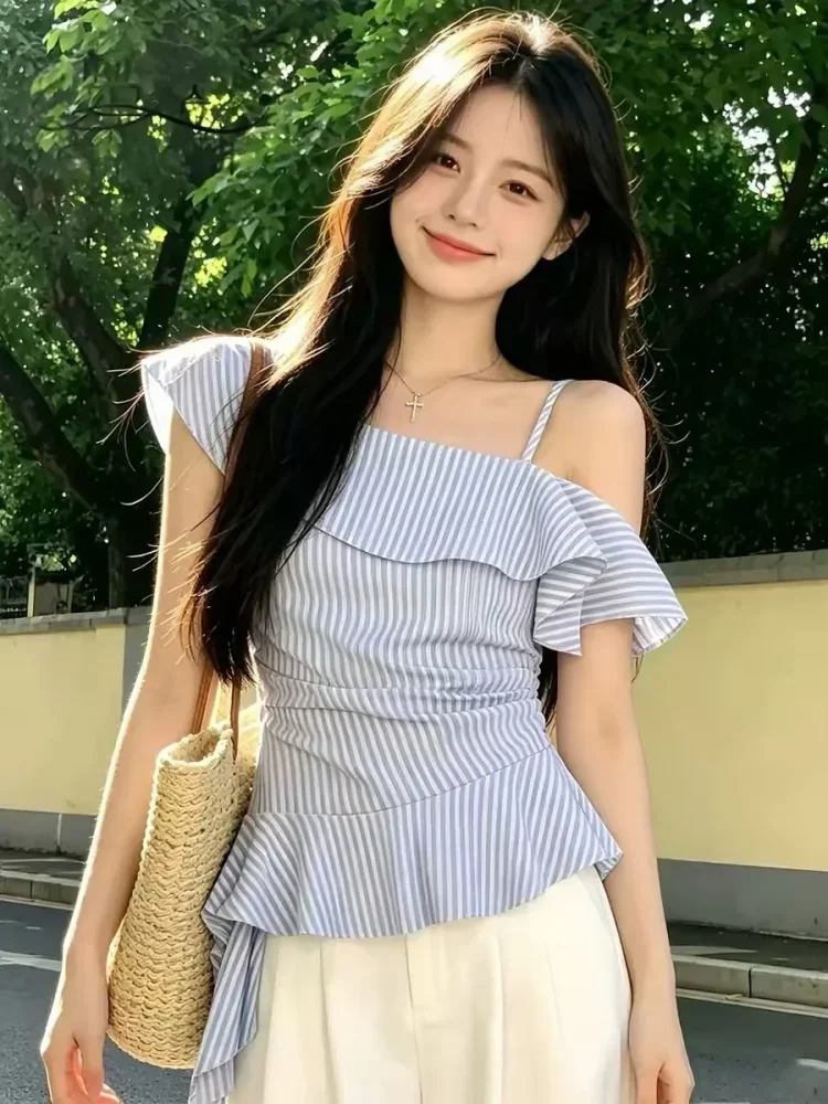 CHICMORE Blouse motif bergaris dengan lengan one shoulder gaya korean