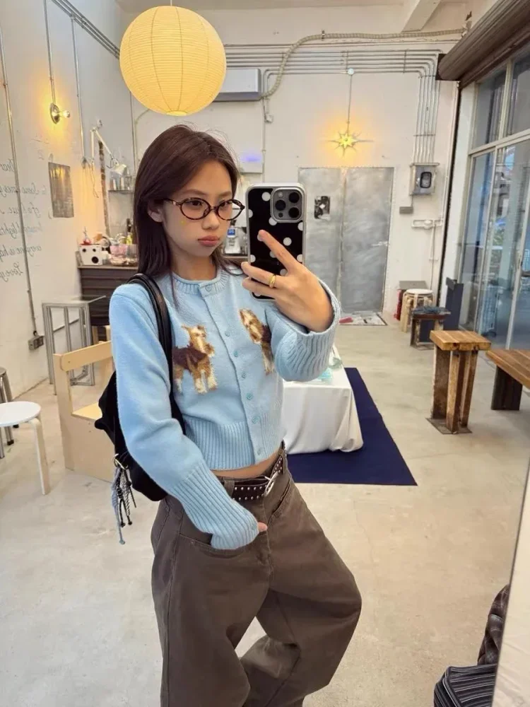 CHICMORE Atasan wanita gaya korean dengan kancing aktif sebaris dan motif hewan lucu