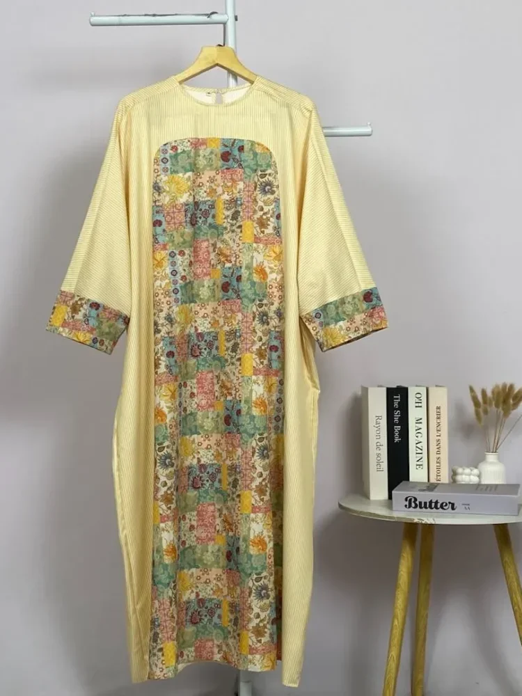 ASAYA Gaun dengan leher bulat dan potongan vertikal dari motif tradisional