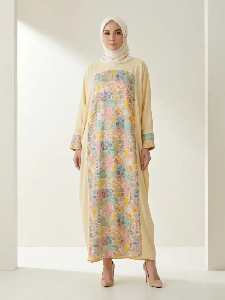 ASAYA Gaun dengan leher bulat dan potongan vertikal dari motif tradisional