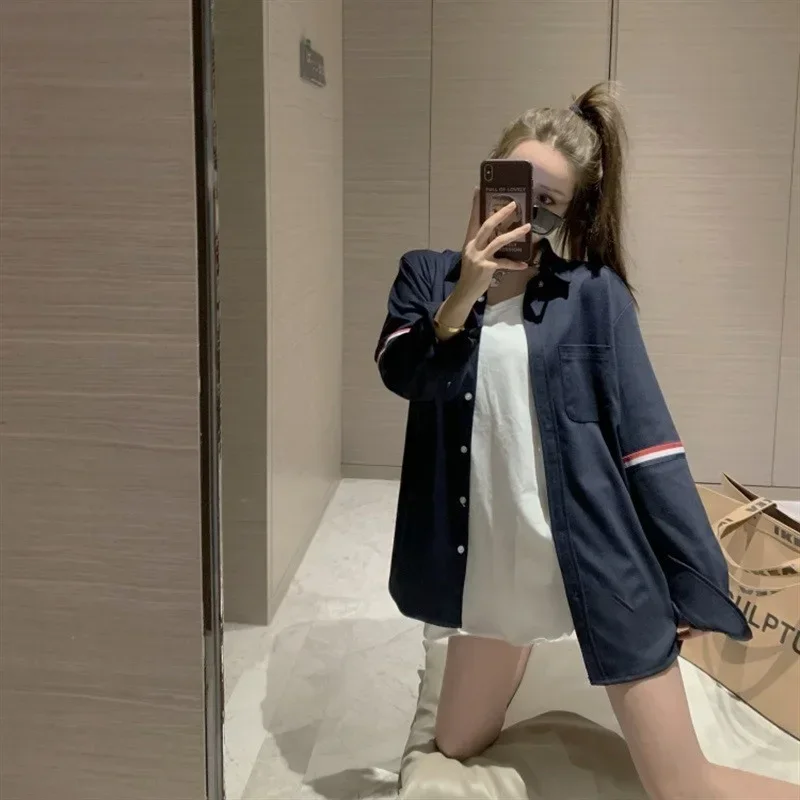 CHICMORE Atasan kemeja dengan kancing sebaris gaya kasual wanita stylish