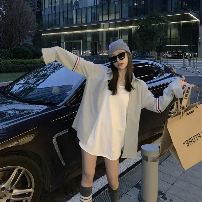 CHICMORE Atasan kemeja dengan kancing sebaris gaya kasual wanita stylish