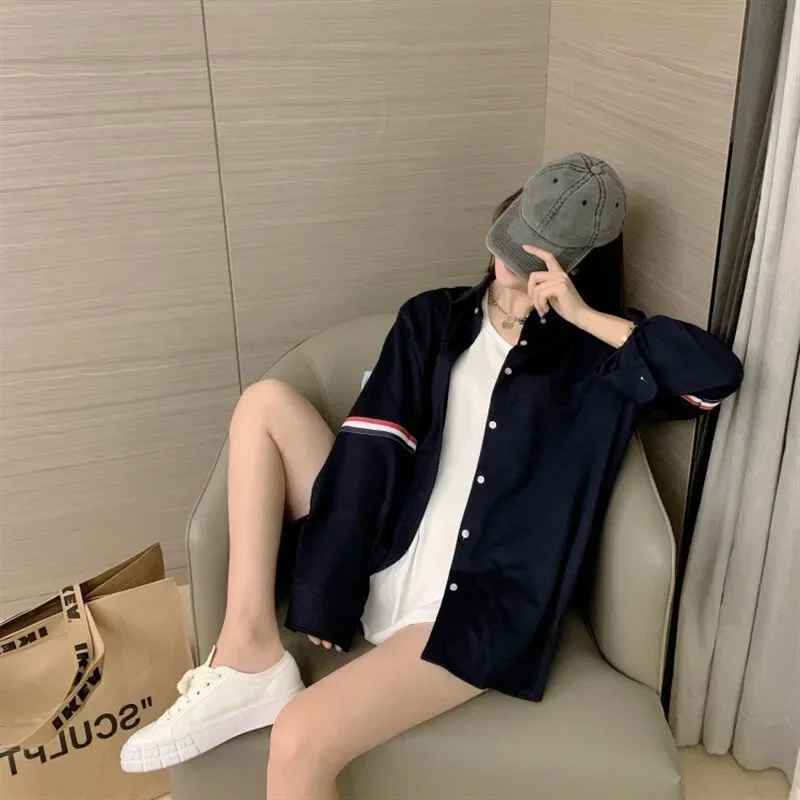 CHICMORE Atasan kemeja dengan kancing sebaris gaya kasual wanita stylish