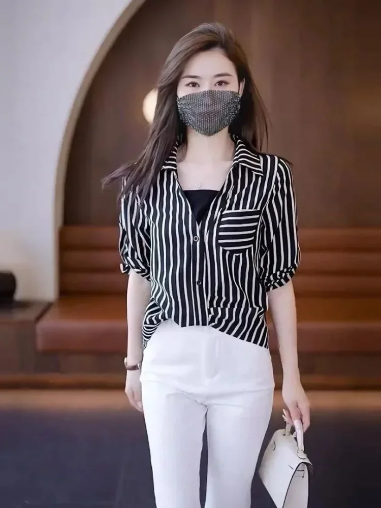 FADFAD Kemeja motif garis garis dengan kancing aktif sebaris dan lengan panjang