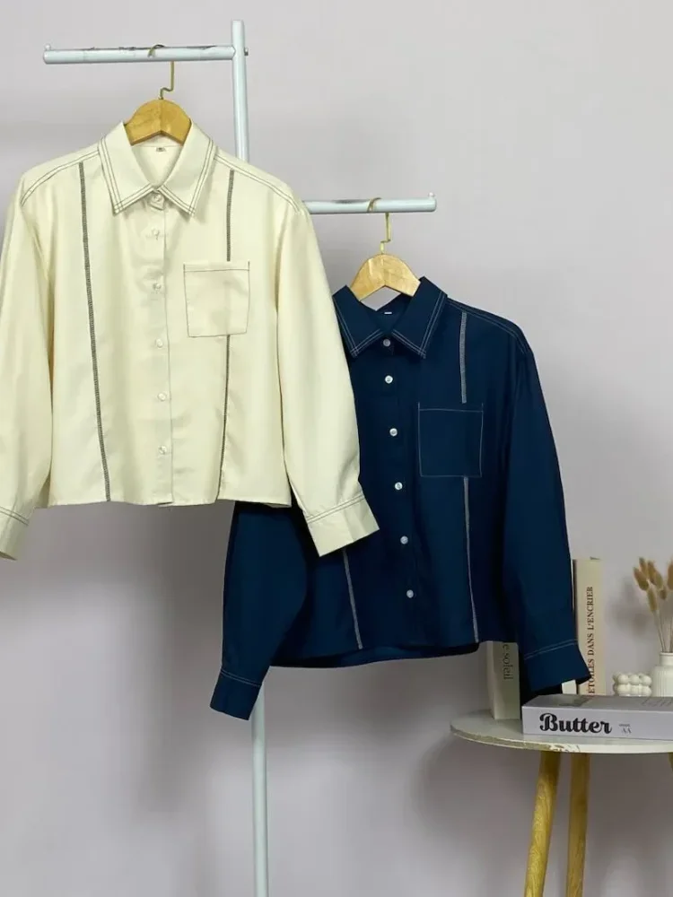 ASAYA Atasan lengan panjang polos dengan kerah polo, dilengkapi saku dan desain jahitan sambungan