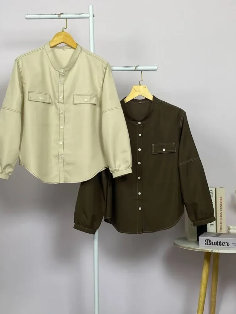 ASAYA Kemeja atasan kasual terbaru dengan desain garis tabrak, warna polos, kerah bulat, dan kancing satu baris