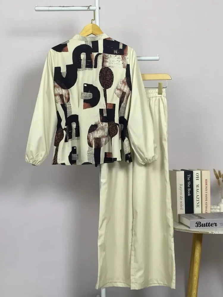 ASAYA Setelan kemeja lengan panjang dan celana panjang wanita dengan desain cetakan patchwork dan kancing buatan tangan